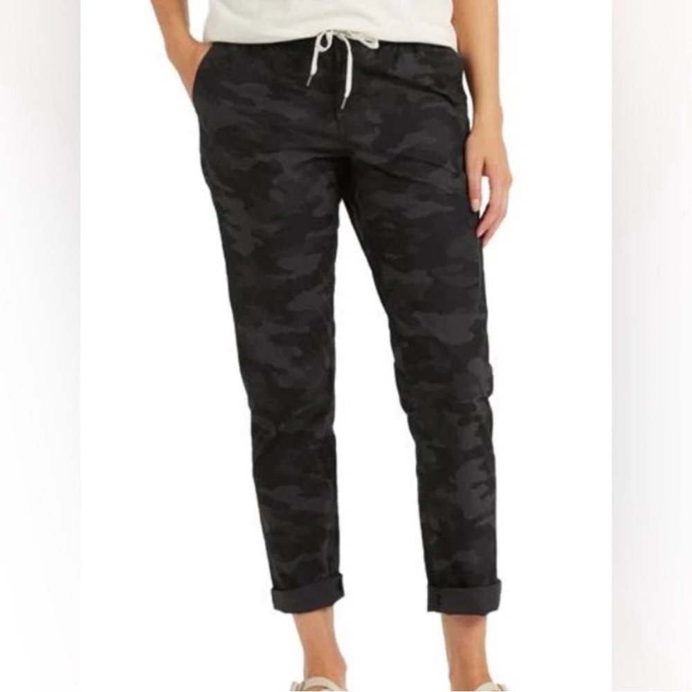Vuori ripstop camo print pant size small